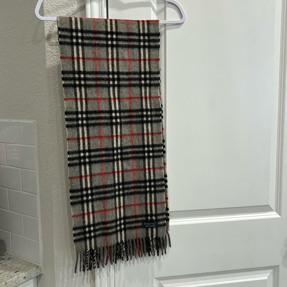 100% Authentic Burberry London Cashmere - Picture 1 of 4